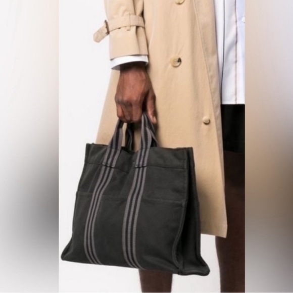 HERMÈS Large Canvas Fourre Tout Striped
Shoulder Tote Bag - Picture 2 of 16